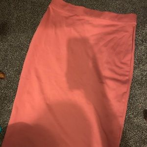Salmon pencil skirt